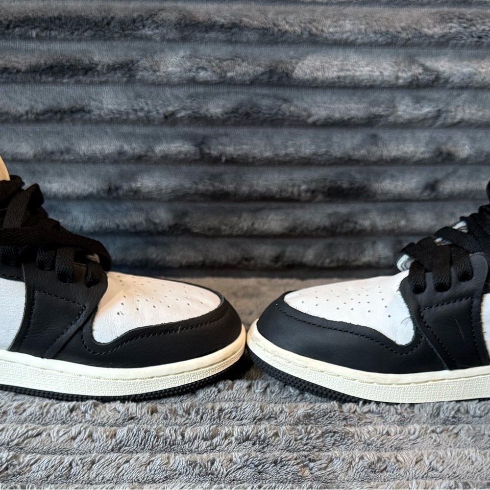 Nike Air Jordan 1 High - White, Black, Yellow, Neon Green - Picture 7 of 7